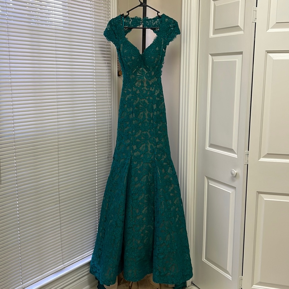 La Femme Size 4 Prom Dress